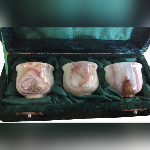 Marbled Alabaster Saki Set with Velvet Case - Picture 5 of 7